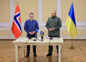 Briefing of defence ministers of Ukraine and Norway in Odesa