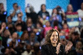 Kamala Harris holds get out the vote rally in Harrisburg, PA