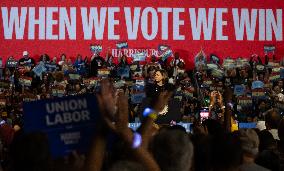 Kamala Harris holds get out the vote rally in Harrisburg, PA