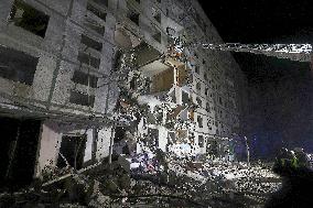 Russian bomb strikes Kharkiv apartment block