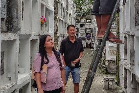 Honoring The Dead In The Philippines