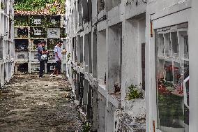 Honoring The Dead In The Philippines