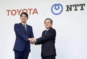 Toyota, NTT to team up on AI-aided driving