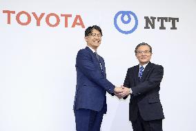 Toyota, NTT to team up on AI-aided driving