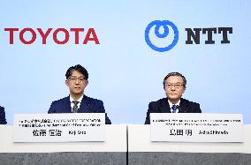 Toyota, NTT to team up on AI-aided driving