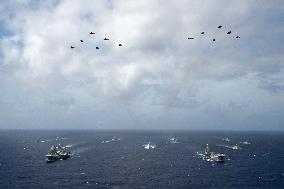 Formation Of Chinese Aircraft Carrier Liaoning Training Exercice - China Sea