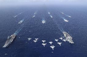 Formation Of Chinese Aircraft Carrier Liaoning Training Exercice - China Sea