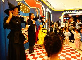 A Parent-child Halloween Party in Yichang