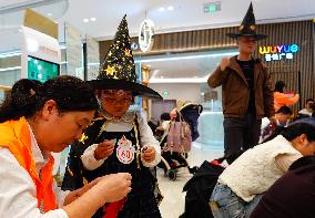 A Parent-child Halloween Party in Yichang