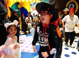 A Parent-child Halloween Party in Yichang