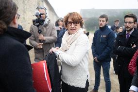 Annie Genevard visits a farm - Morigny-Champigny