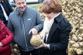 Annie Genevard visits a farm - Morigny-Champigny