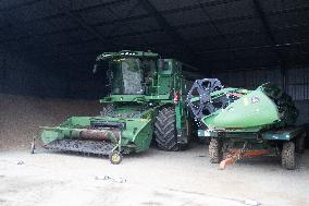 Annie Genevard visits a farm - Morigny-Champigny