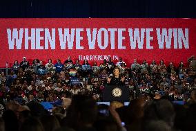 Kamala Harris holds get out the vote rally in Harrisburg, PA