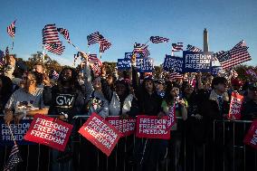 Kamala Harris delivers “closing argument” at  rally in Washington, DC