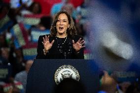 Kamala Harris holds get out the vote rally in Harrisburg, PA