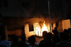 Unidentified People Set Fire To The Headquarters Of The Jatiya Party In Bangladesh