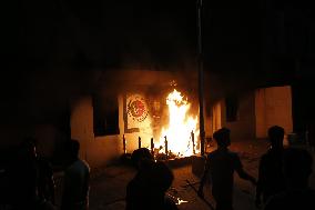 Unidentified People Set Fire To The Headquarters Of The Jatiya Party In Bangladesh