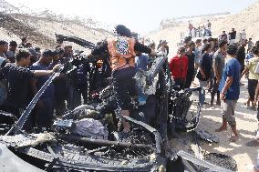 Three Civilians Killed In Israeli Shelling Targeting A Civilian Car - Khan Yunis