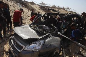 Three Civilians Killed In Israeli Shelling Targeting A Civilian Car - Khan Yunis