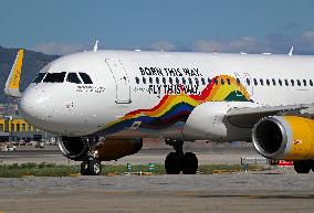 Barcelona airport aircraft on the runway