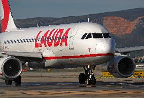 Barcelona airport aircraft on the runway