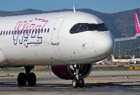 Barcelona airport aircraft on the runway