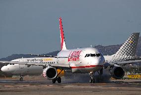 Barcelona airport aircraft on the runway