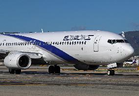 Barcelona airport aircraft on the runway