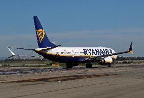 Barcelona airport aircraft on the runway