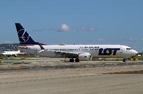 Barcelona airport aircraft on the runway