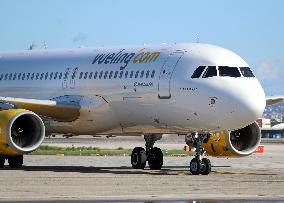 Barcelona airport aircraft on the runway