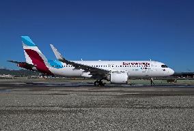 Barcelona airport aircraft on the runway