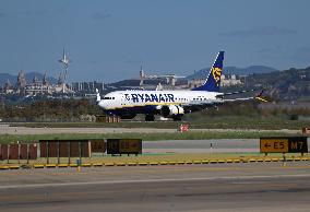 Barcelona airport aircraft on the runway