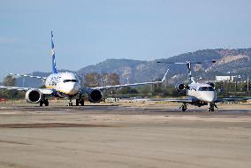 Barcelona airport aircraft on the runway