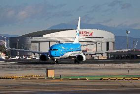 Barcelona airport aircraft on the runway