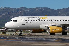 Barcelona airport aircraft on the runway