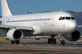 Barcelona airport aircraft on the runway