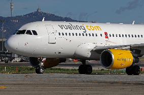 Barcelona airport aircraft on the runway