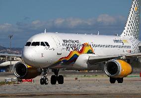 Barcelona airport aircraft on the runway