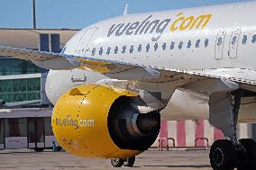 Barcelona airport aircraft on the runway