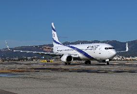 Barcelona airport aircraft on the runway