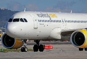 Barcelona airport aircraft on the runway