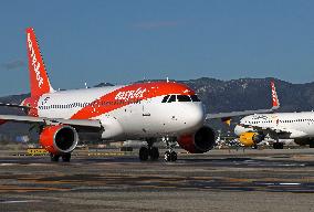 Barcelona airport aircraft on the runway