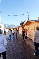 The First Christmas Markets Are Set Up - Annecy