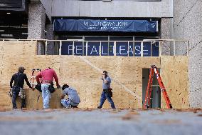 Businesses Near White House Prepare For Civil Unrest