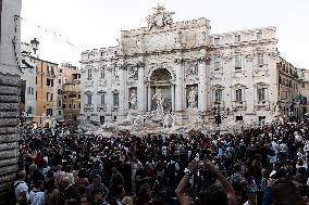 Trevi Fountain, Coin-throwing Pool Installed During Restoration Work