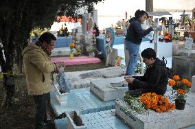 Dia de Muertos Celebrations - Mexico