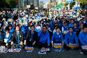 Democratic Party 300,000 People Rally To Demand Special Investigation Of First Lady Kim Keon-hee