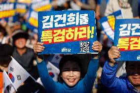 Democratic Party 300,000 People Rally To Demand Special Investigation Of First Lady Kim Keon-hee